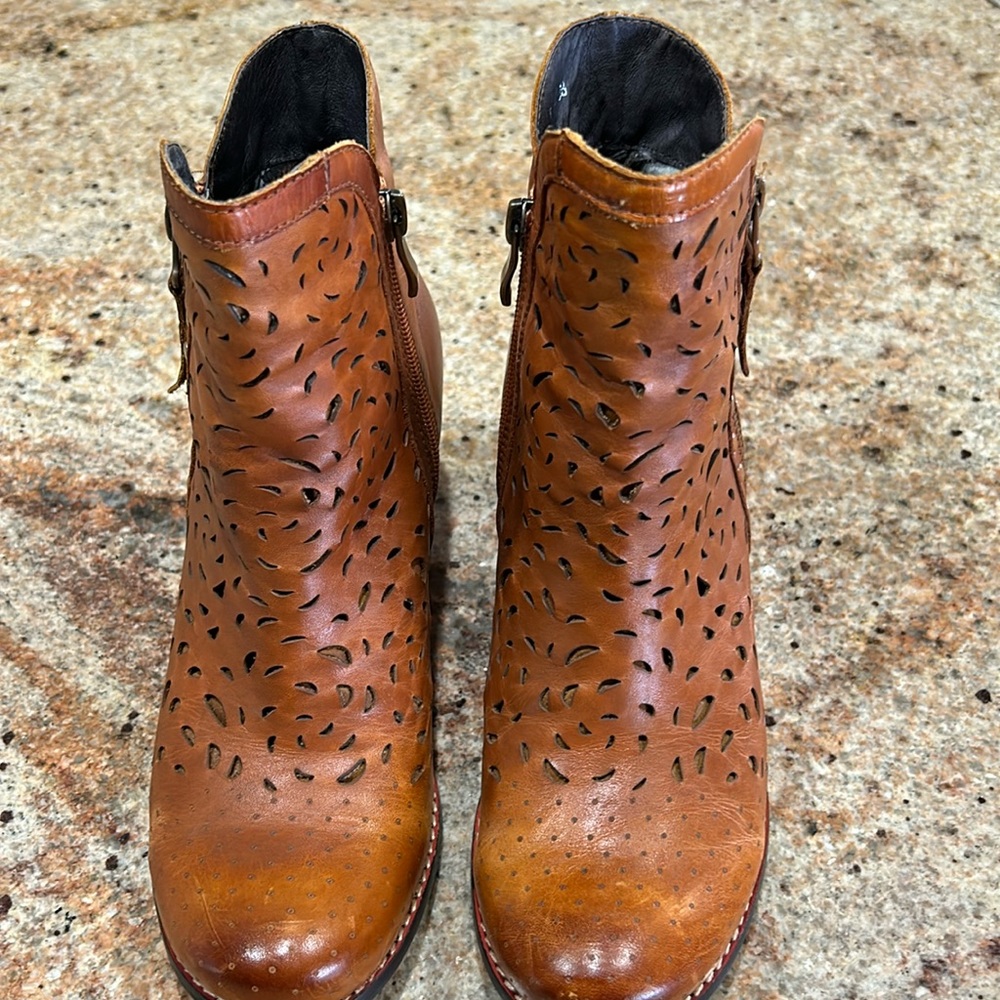 L’Artiste boots light brown